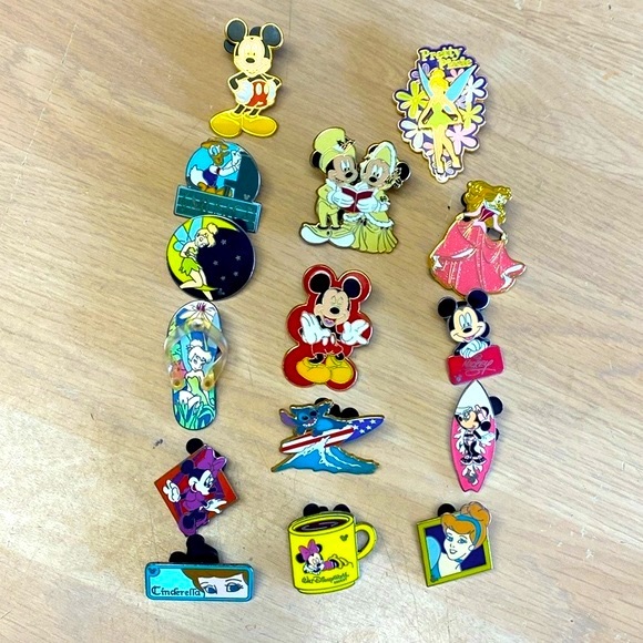 Authentic WDW Tinker Bell Lanyard With 15 Trading Pins 2002-08 & Cinderella Clip - Picture 3 of 10